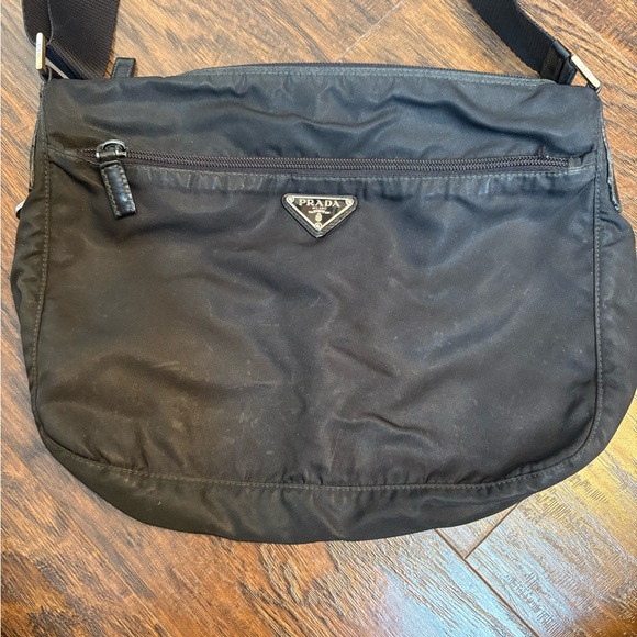 🌈AUTHENTIC Prada Black Nylon Crossbody - Picture 2 of 13